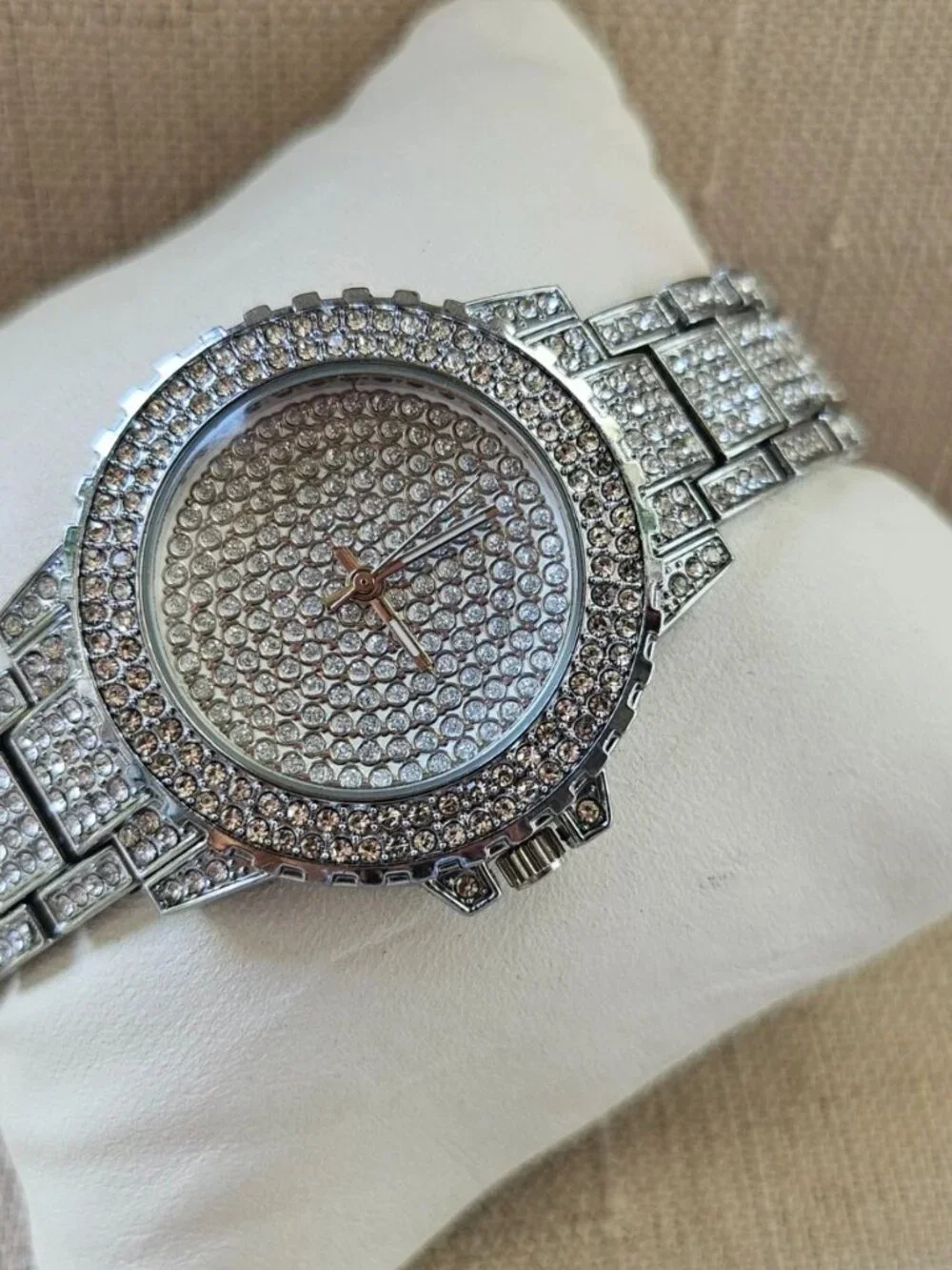 Crystals Accent Face Bezel Wristwatch Silver Tone Fashion Analog Quartz watch